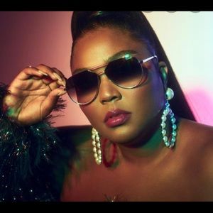 Quay x Lizzo “Hold Please”